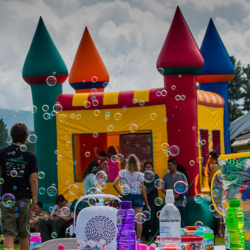 Hüpfburg auf dem Kindergeburtstag