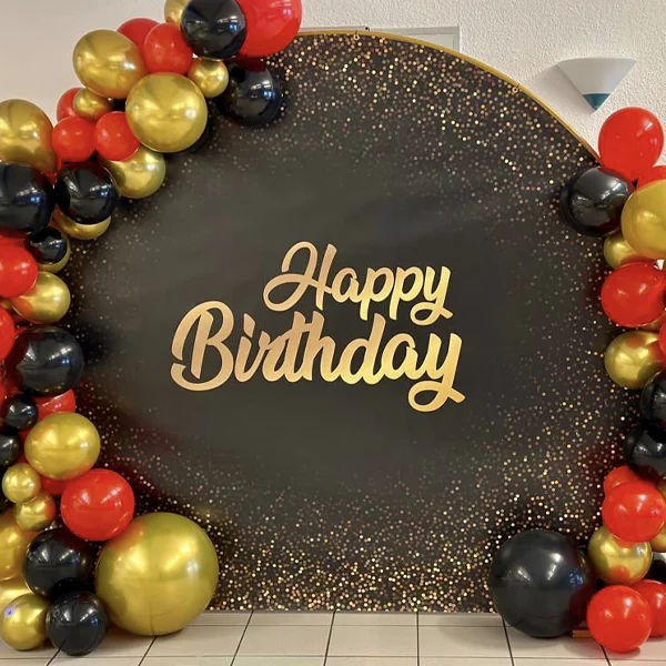 Ballondekoration eignet sich auch als Blumenrahmen für Hochzeiten und Geburtstage